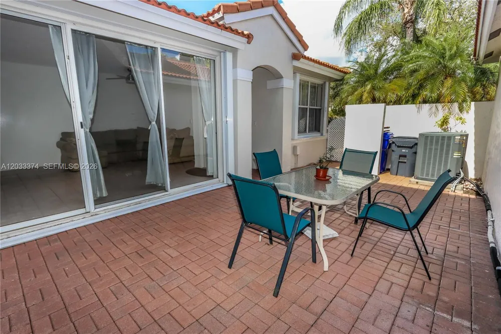 1521 Seagrape Way Hollywood, FL 33019