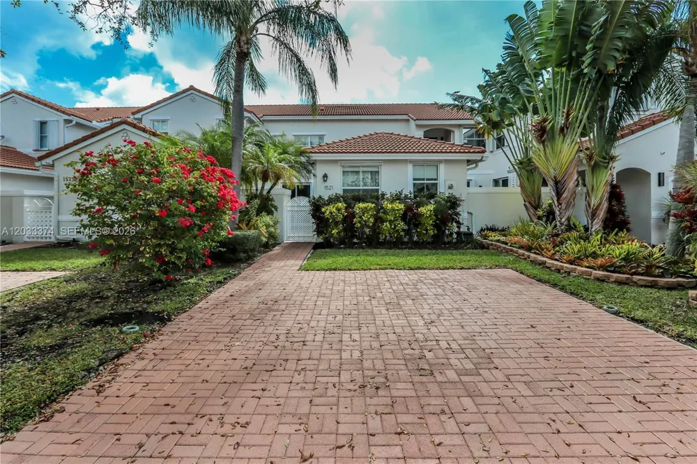 1521 Seagrape Way Hollywood, FL 33019
