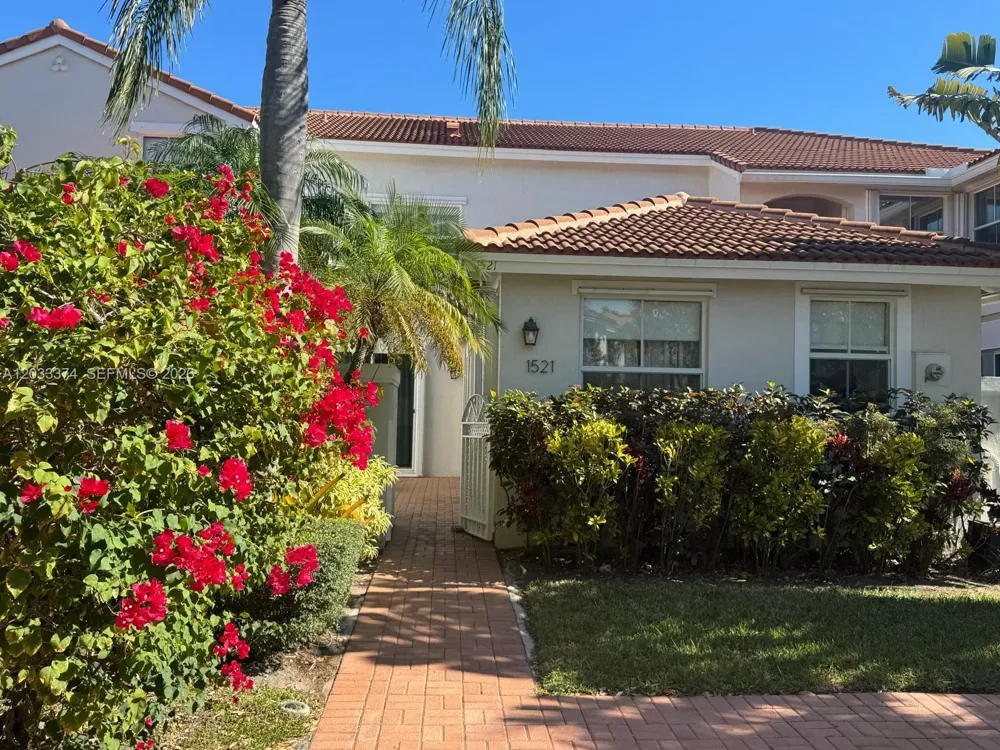 1521 Seagrape Way Hollywood, FL 33019