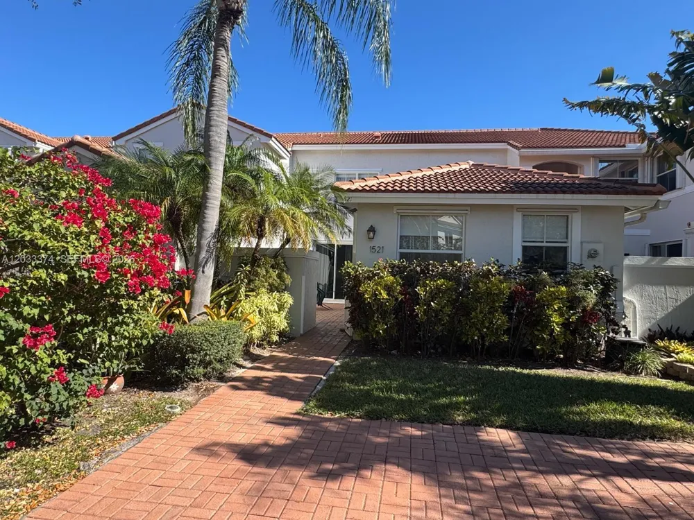 1521 Seagrape Way Hollywood, FL 33019