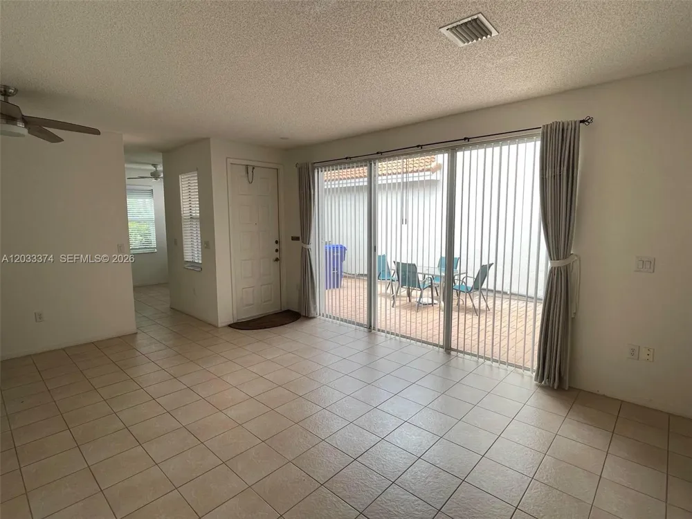 1521 Seagrape Way Hollywood, FL 33019