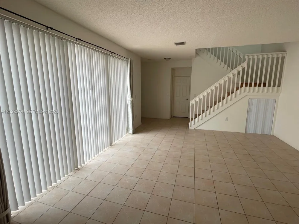 1521 Seagrape Way Hollywood, FL 33019