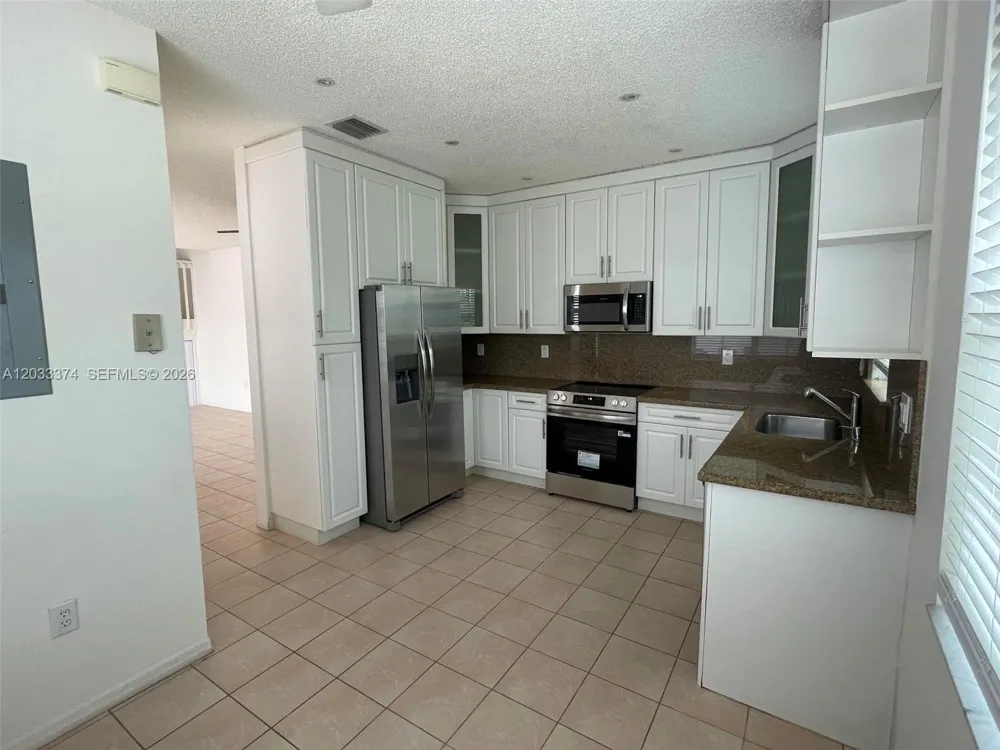 1521 Seagrape Way Hollywood, FL 33019