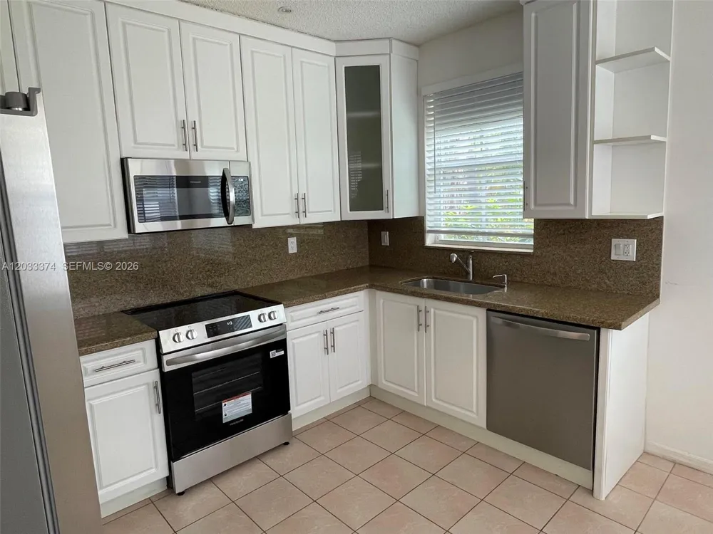 1521 Seagrape Way Hollywood, FL 33019