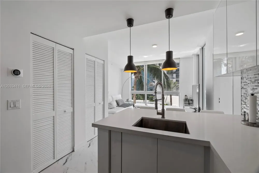 300 S Biscayne Blvd #T-1411 Miami, FL 33131