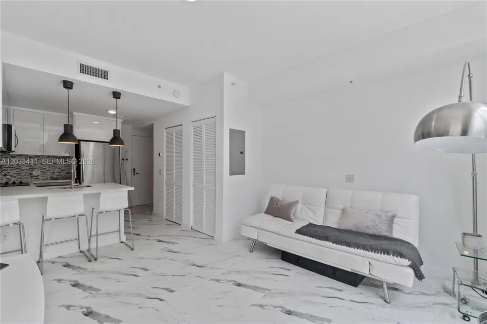 300 S Biscayne Blvd #T-1411 Miami, FL 33131