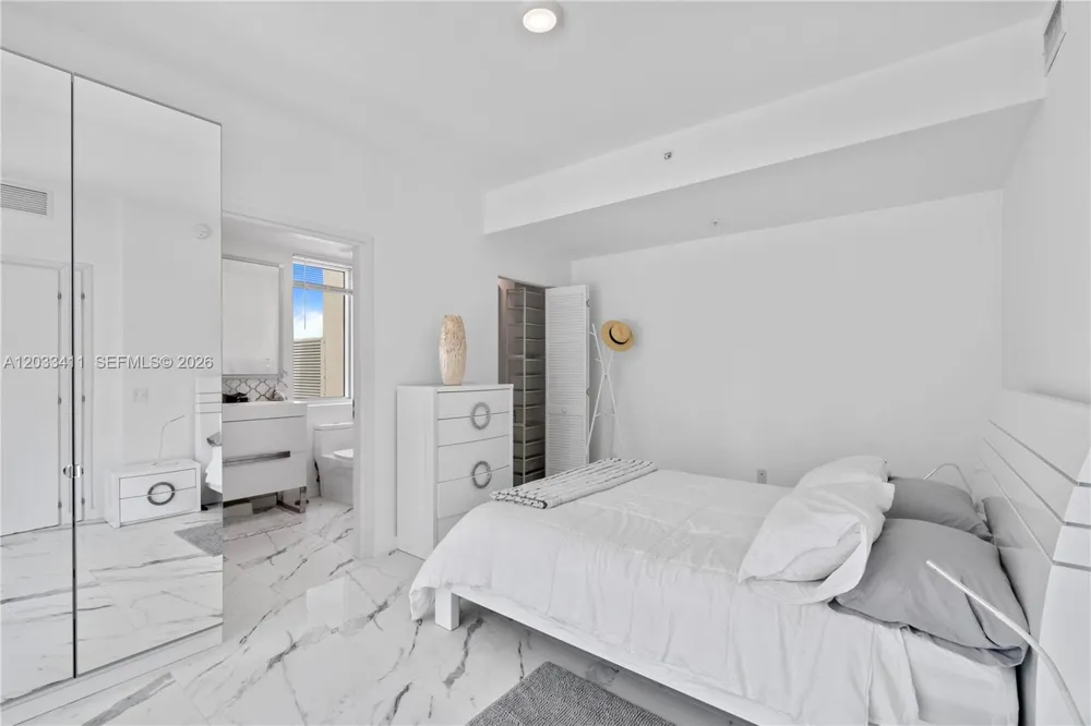 300 S Biscayne Blvd #T-1411 Miami, FL 33131