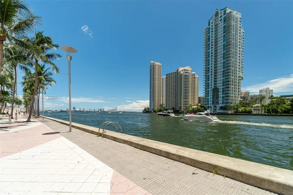 300 S Biscayne Blvd #T-1411 Miami, FL 33131