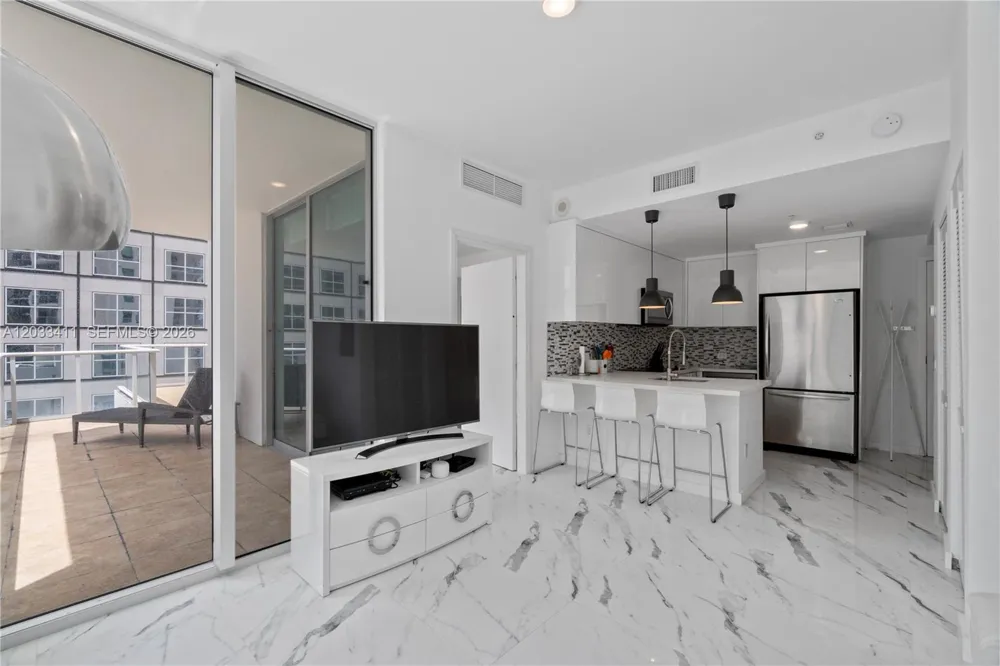 300 S Biscayne Blvd #T-1411 Miami, FL 33131