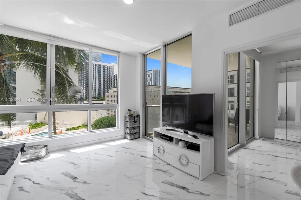 300 S Biscayne Blvd #T-1411 Miami, FL 33131