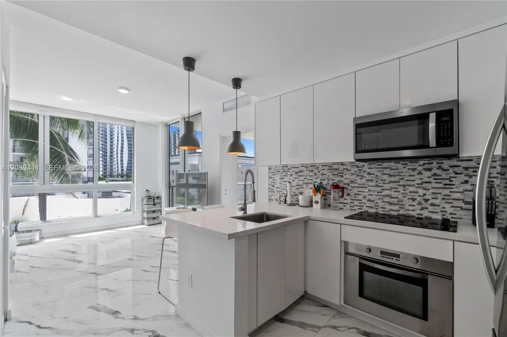 300 S Biscayne Blvd #T-1411 Miami, FL 33131