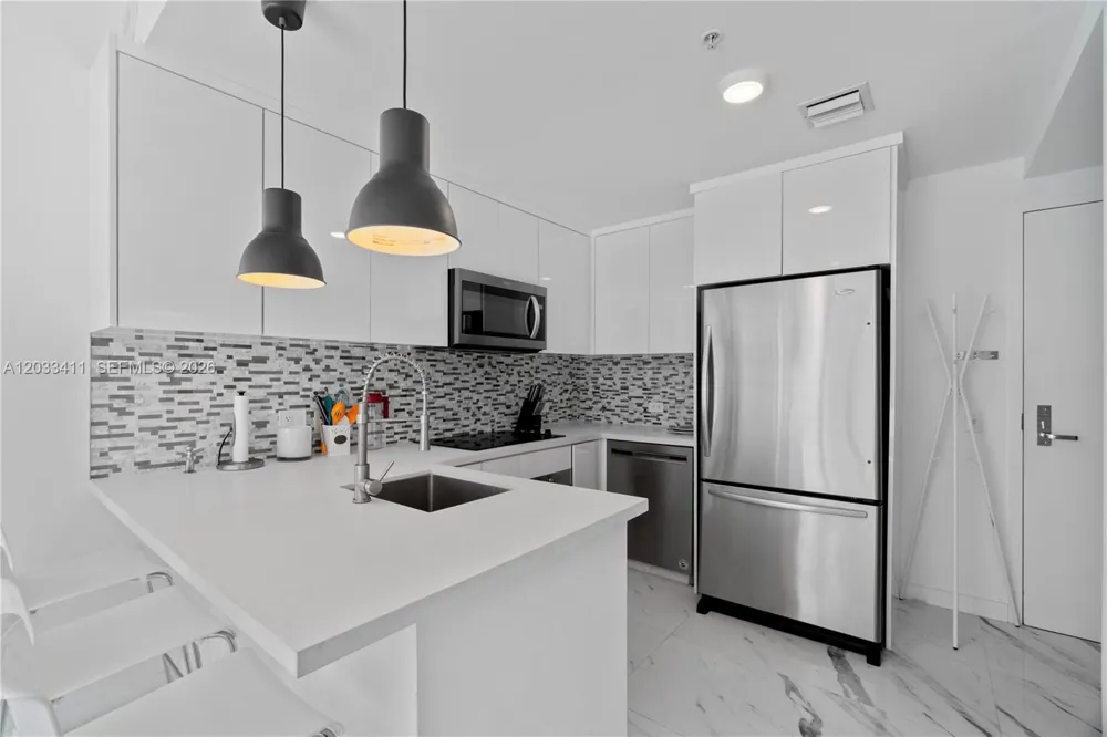 300 S Biscayne Blvd #T-1411 Miami, FL 33131