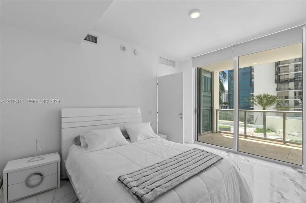 300 S Biscayne Blvd #T-1411 Miami, FL 33131