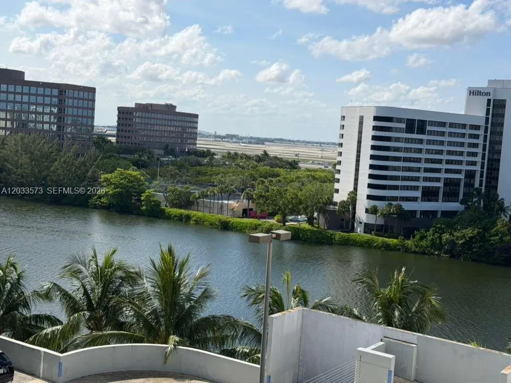 5091 NW 7th St #906 Miami, FL 33126
