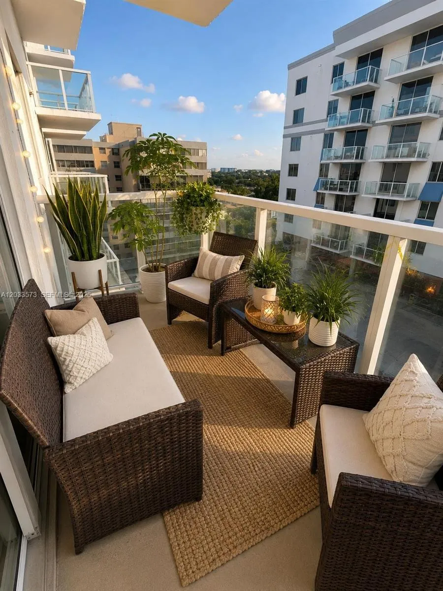5091 NW 7th St #906 Miami, FL 33126