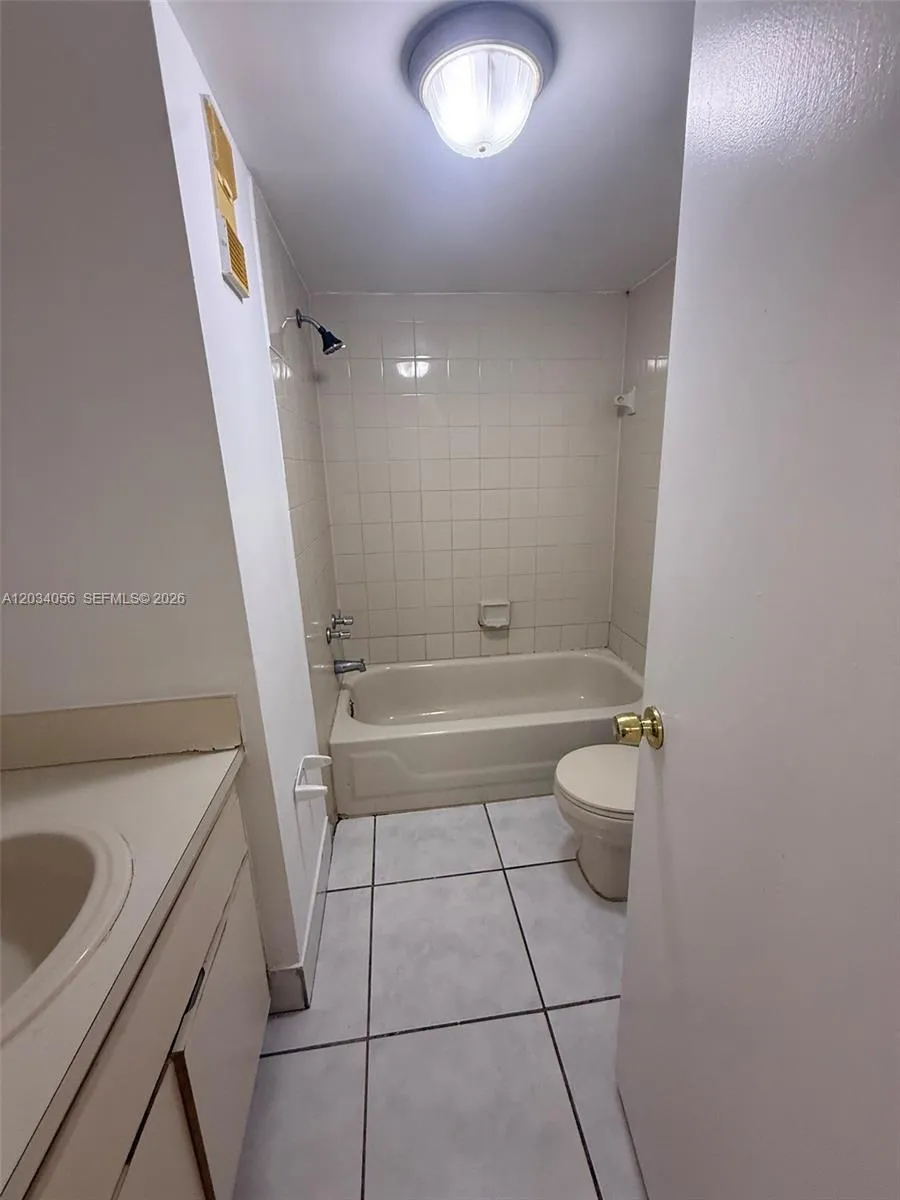 9917 W Okeechobee Rd #3-510 Hialeah Gardens, FL 33016