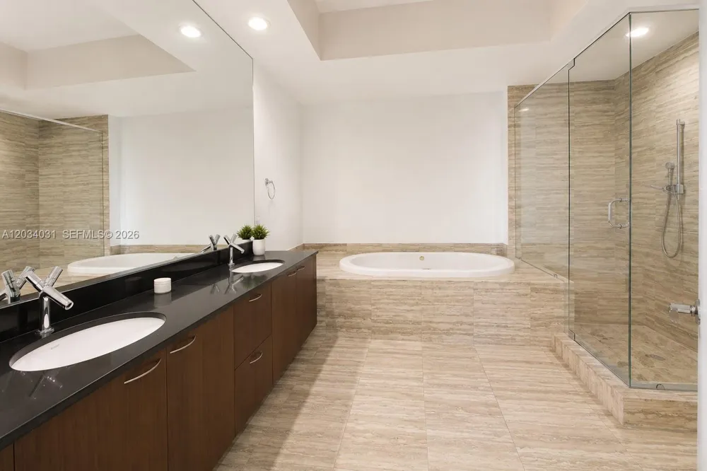 15901 Collins Ave #403 Sunny Isles Beach, FL 33160