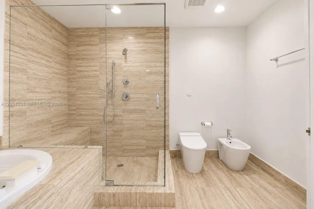 15901 Collins Ave #403 Sunny Isles Beach, FL 33160