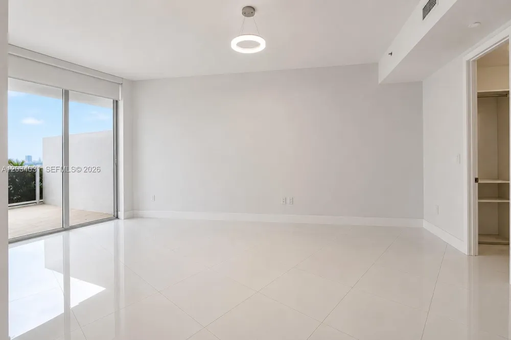15901 Collins Ave #403 Sunny Isles Beach, FL 33160