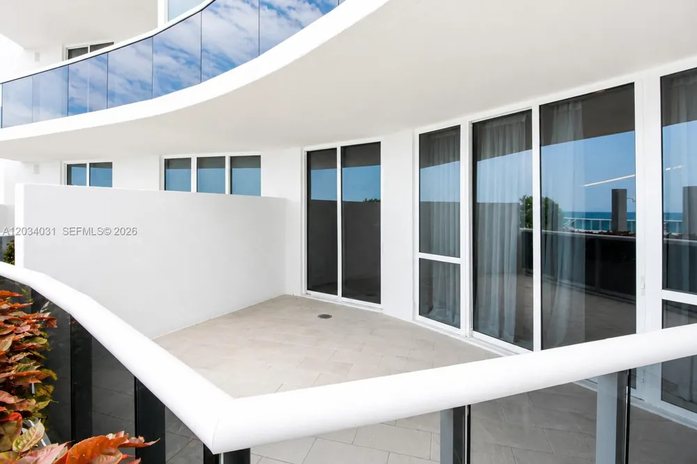 15901 Collins Ave #403 Sunny Isles Beach, FL 33160