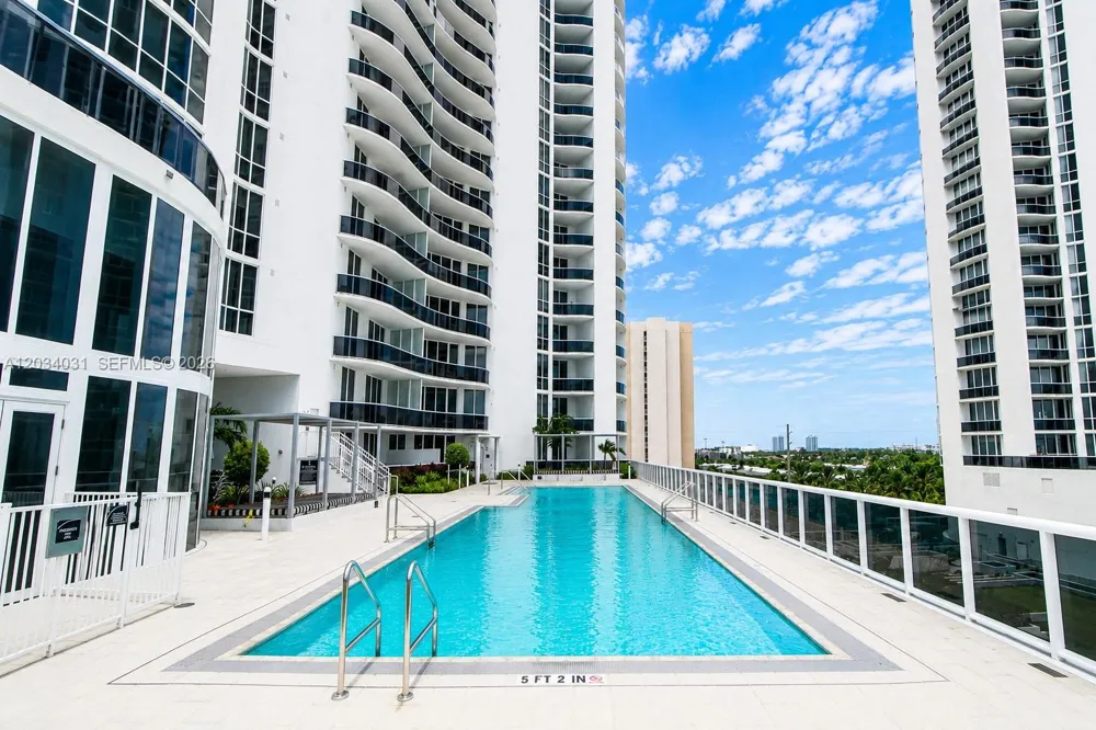 15901 Collins Ave #403 Sunny Isles Beach, FL 33160