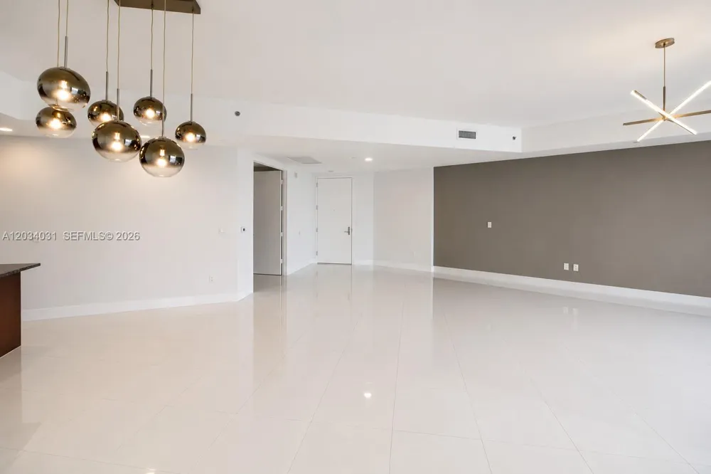 15901 Collins Ave #403 Sunny Isles Beach, FL 33160