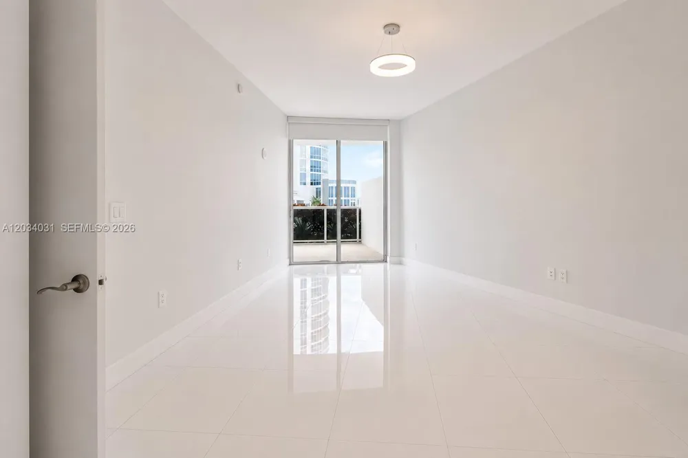 15901 Collins Ave #403 Sunny Isles Beach, FL 33160