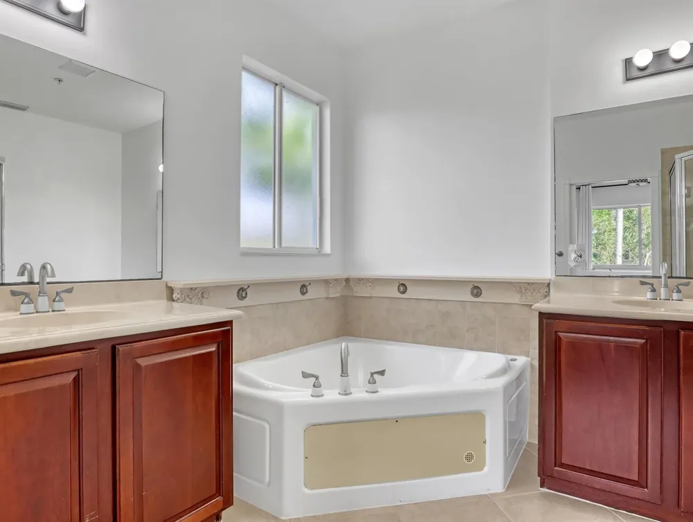 2850 S Oasis Drive Boynton Beach, FL 33426