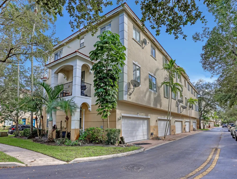 2850 S Oasis Drive Boynton Beach, FL 33426