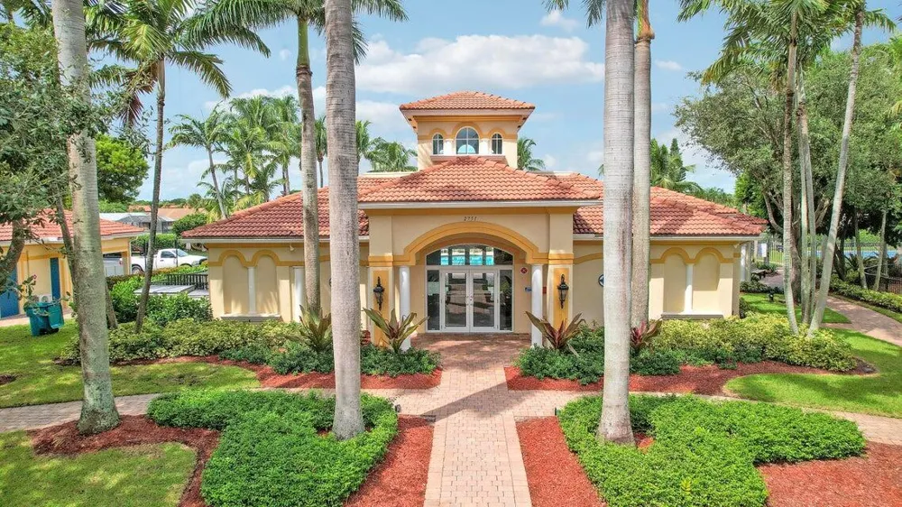 2850 S Oasis Drive Boynton Beach, FL 33426