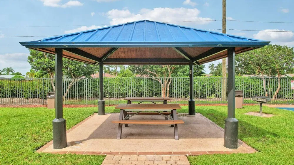 2850 S Oasis Drive Boynton Beach, FL 33426