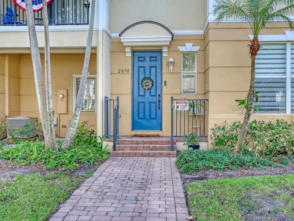 2850 S Oasis Drive Boynton Beach, FL 33426