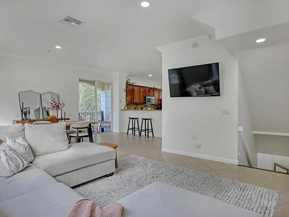2850 S Oasis Drive Boynton Beach, FL 33426