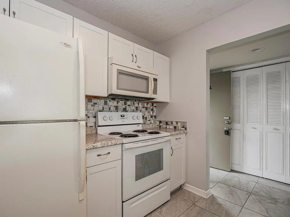 23 Plantation Drive #102 Vero Beach, FL 32966