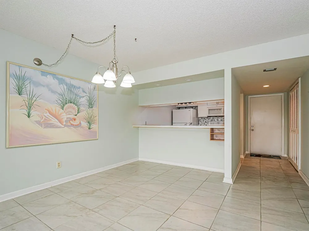 23 Plantation Drive #102 Vero Beach, FL 32966