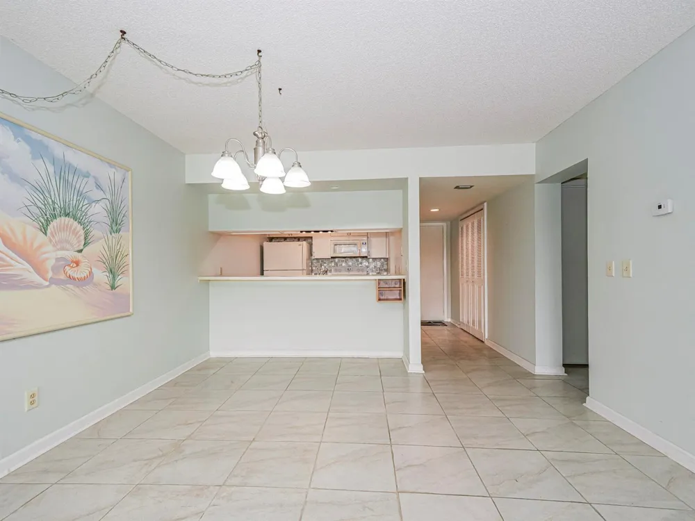 23 Plantation Drive #102 Vero Beach, FL 32966