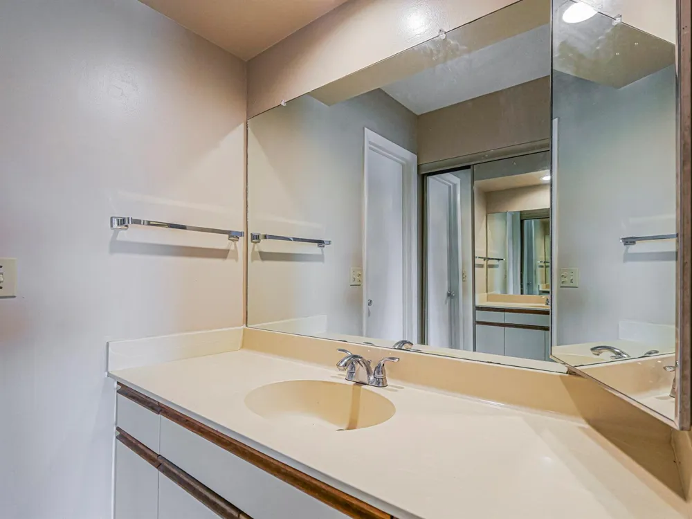 23 Plantation Drive #102 Vero Beach, FL 32966