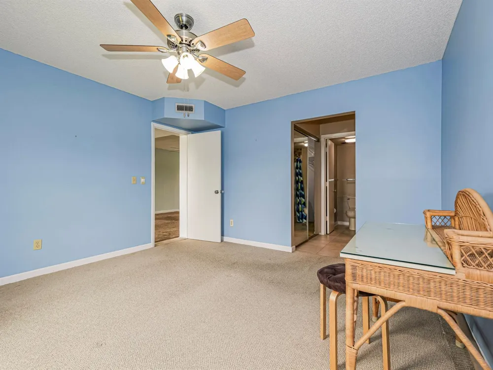 23 Plantation Drive #102 Vero Beach, FL 32966
