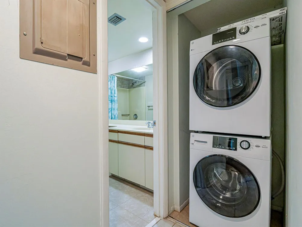 23 Plantation Drive #102 Vero Beach, FL 32966