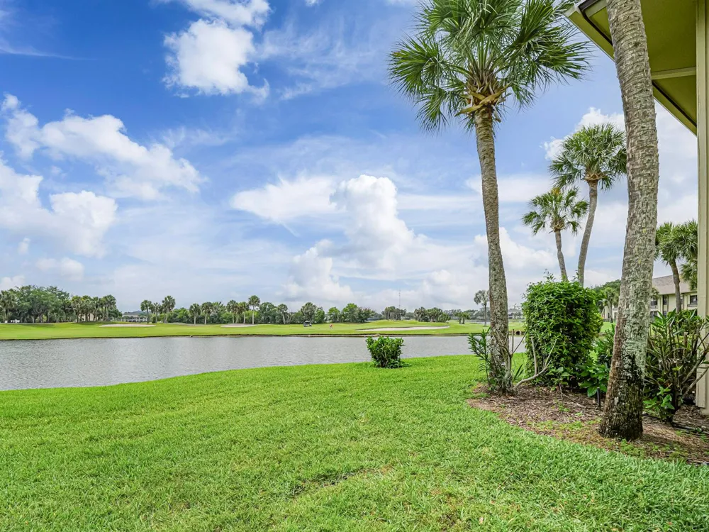 23 Plantation Drive #102 Vero Beach, FL 32966