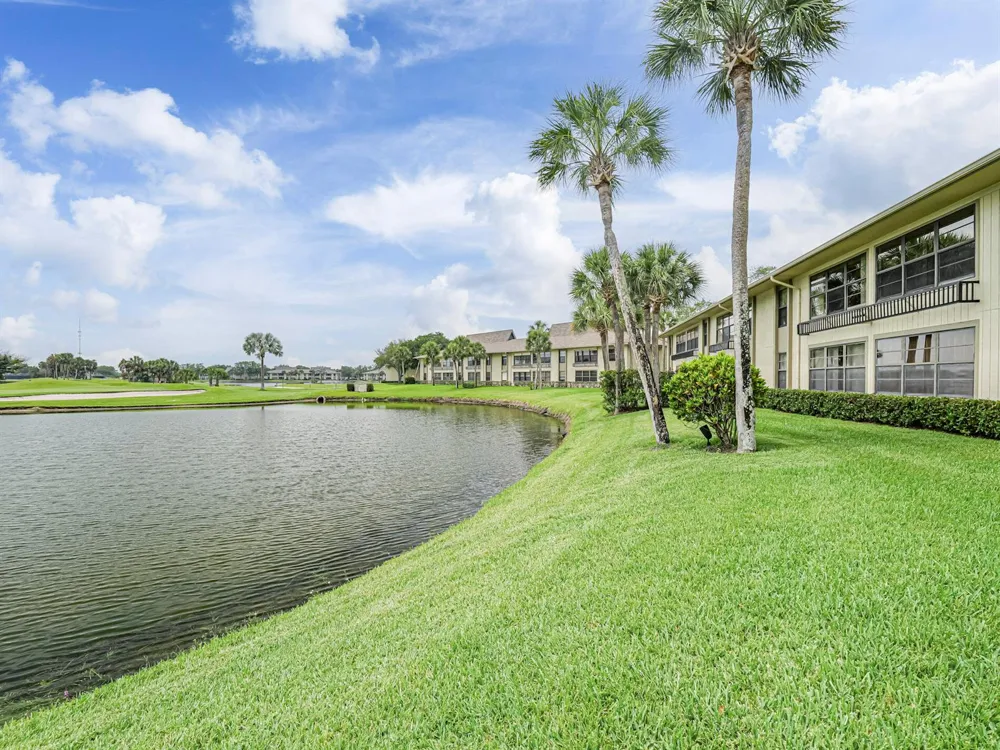 23 Plantation Drive #102 Vero Beach, FL 32966