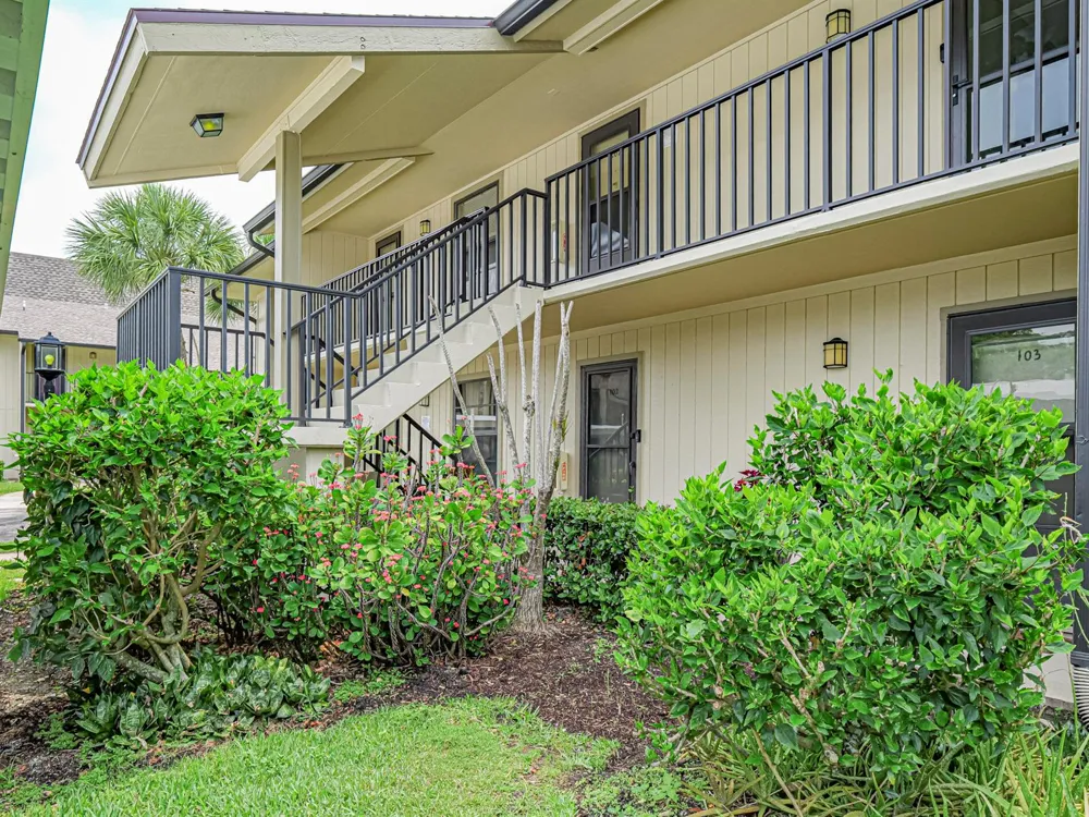 23 Plantation Drive #102 Vero Beach, FL 32966
