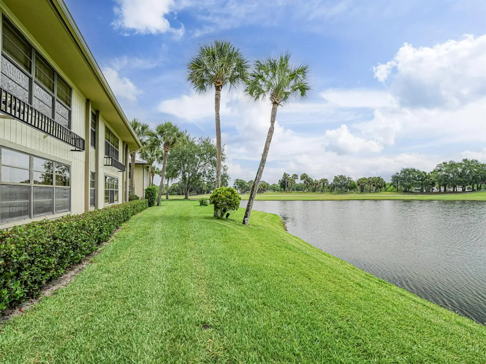 23 Plantation Drive #102 Vero Beach, FL 32966