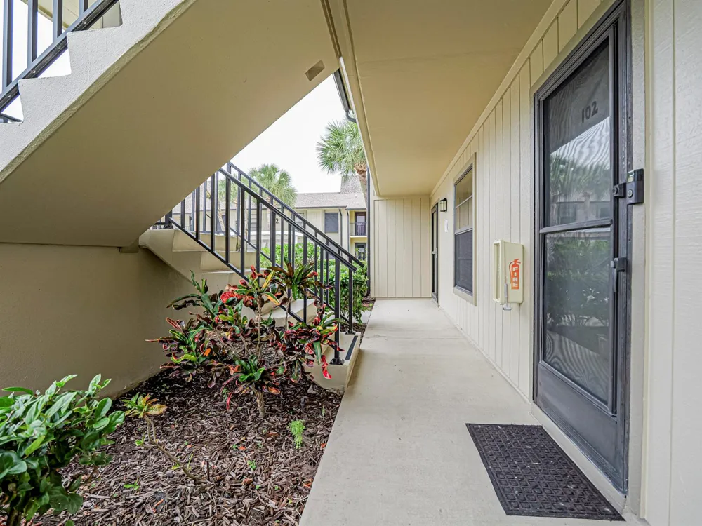 23 Plantation Drive #102 Vero Beach, FL 32966