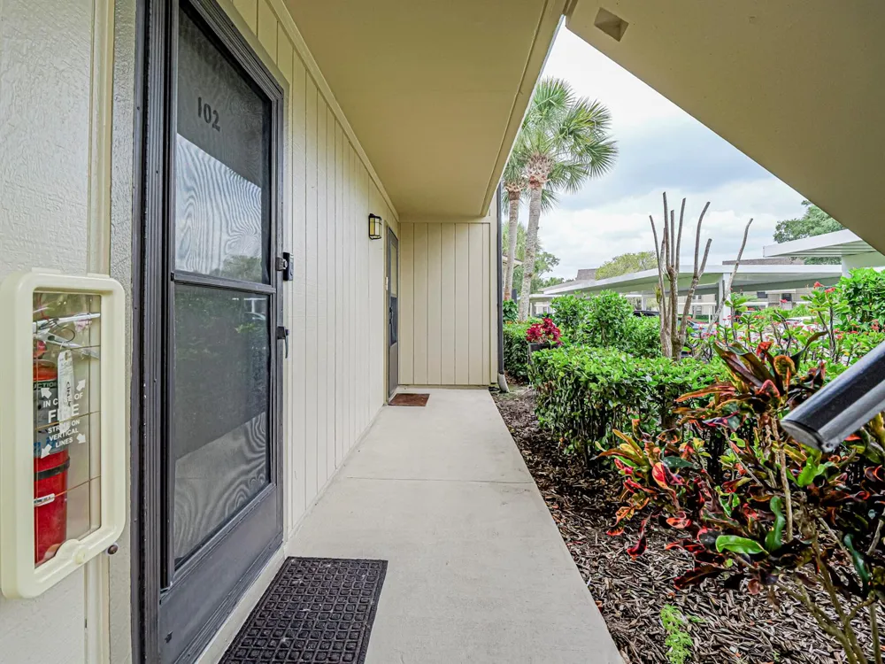 23 Plantation Drive #102 Vero Beach, FL 32966
