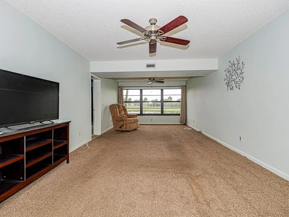 23 Plantation Drive #102 Vero Beach, FL 32966