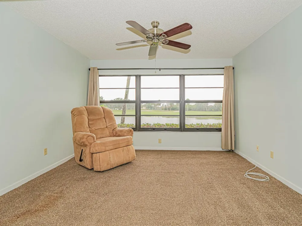 23 Plantation Drive #102 Vero Beach, FL 32966