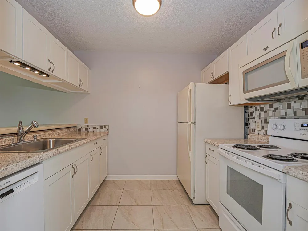 23 Plantation Drive #102 Vero Beach, FL 32966