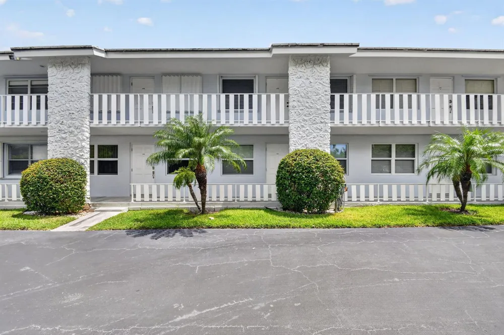 5520 Ocean Boulevard #110 Ocean Ridge, FL 33435