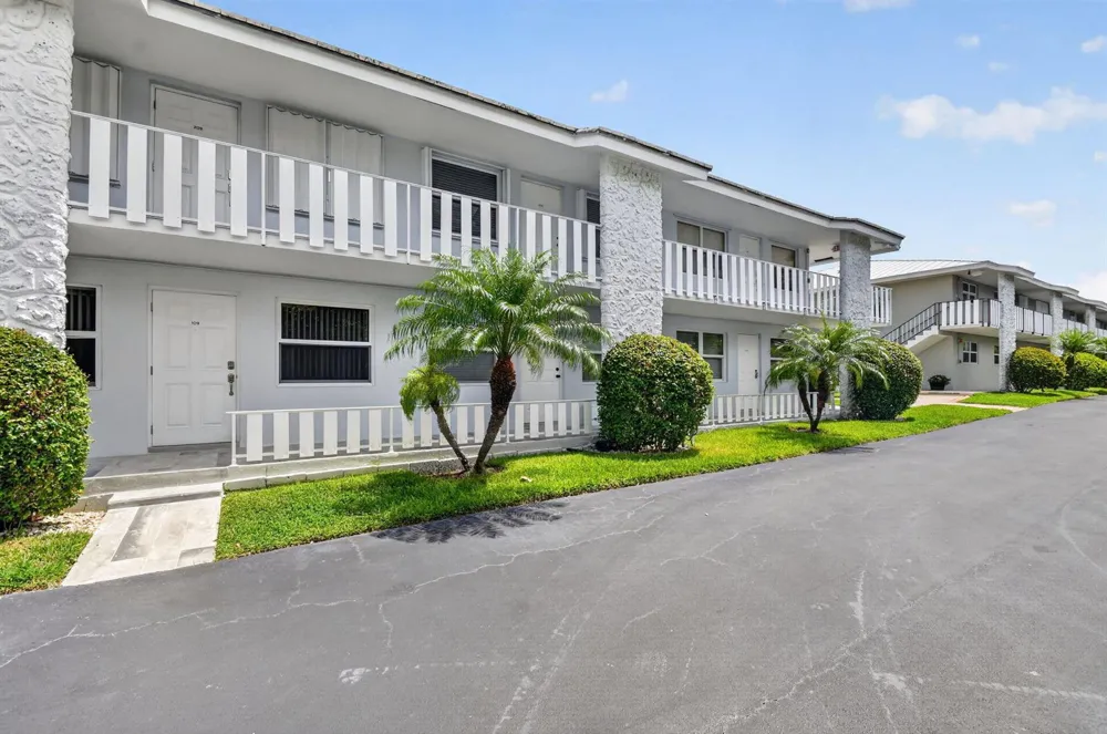 5520 Ocean Boulevard #110 Ocean Ridge, FL 33435